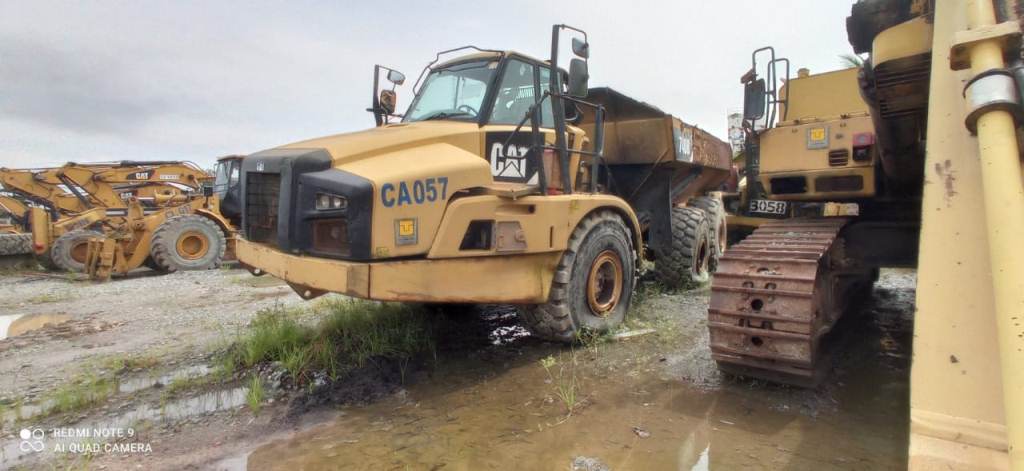 ARTICULATED DUMP TRUCK 740B