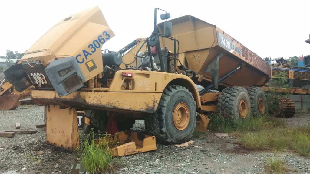 ARTICULATED DUMP TRUCK 740B