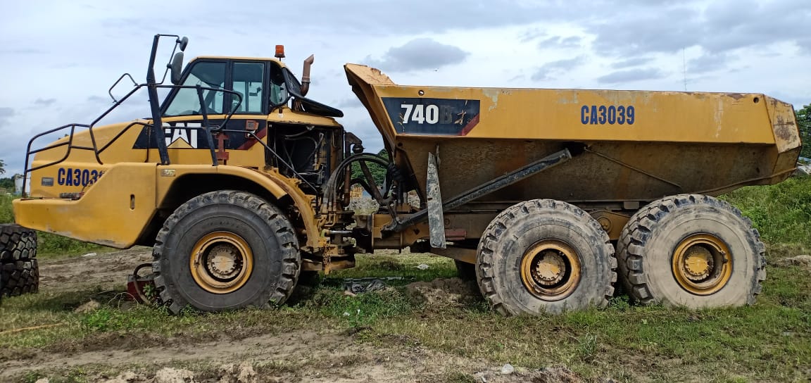 ARTICULATED DUMP TRUCK 740
